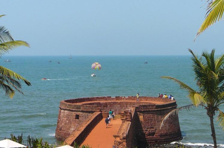 Lui Beach Resort Candolim Exterior photo
