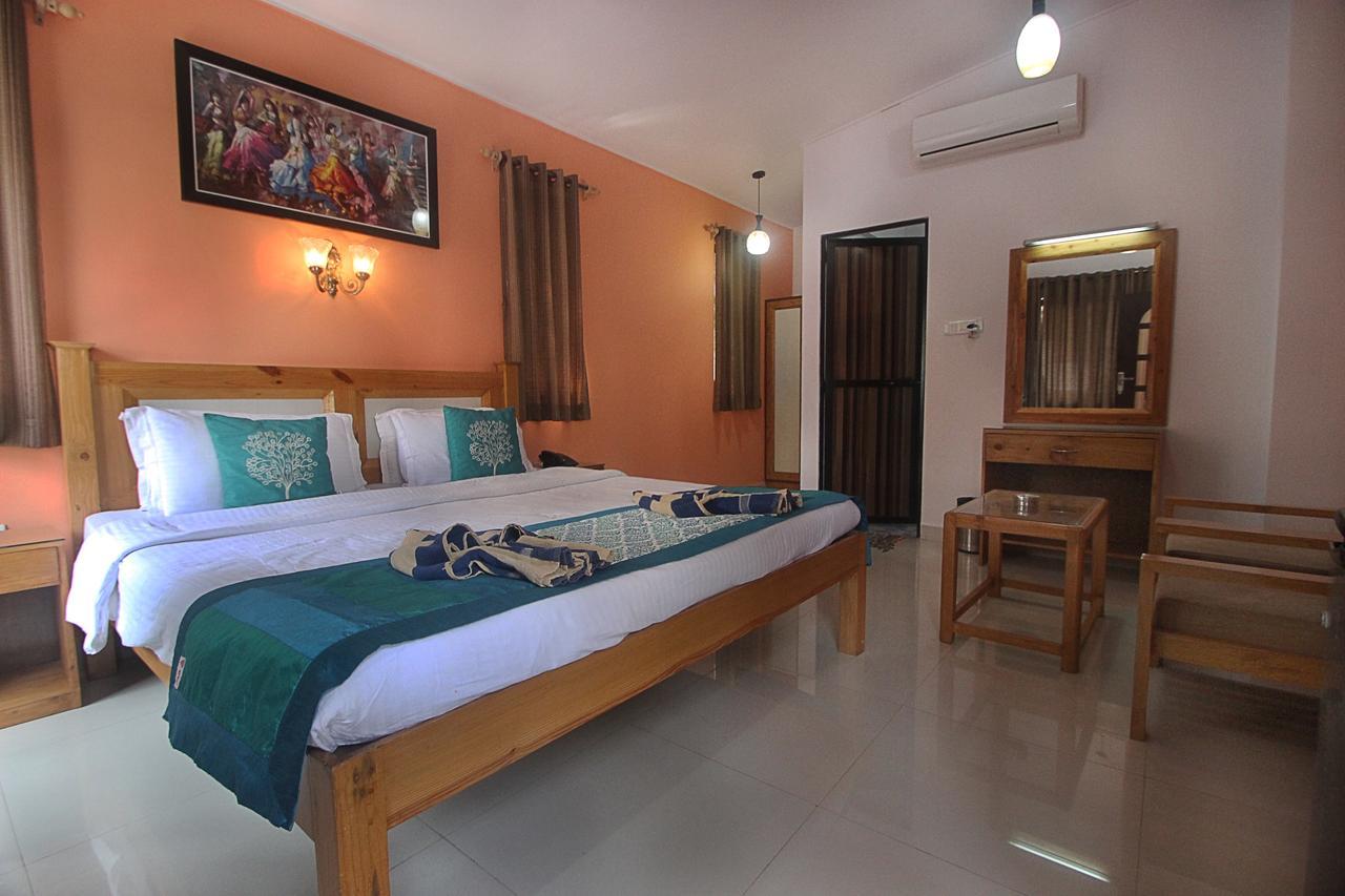 Lui Beach Resort Candolim Exterior photo